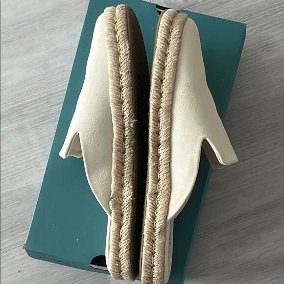 TOMS Santiago Light Sand  Mules with Minimalist Design FINAL CLEARANCE PRICE - Picture 7 of 9
